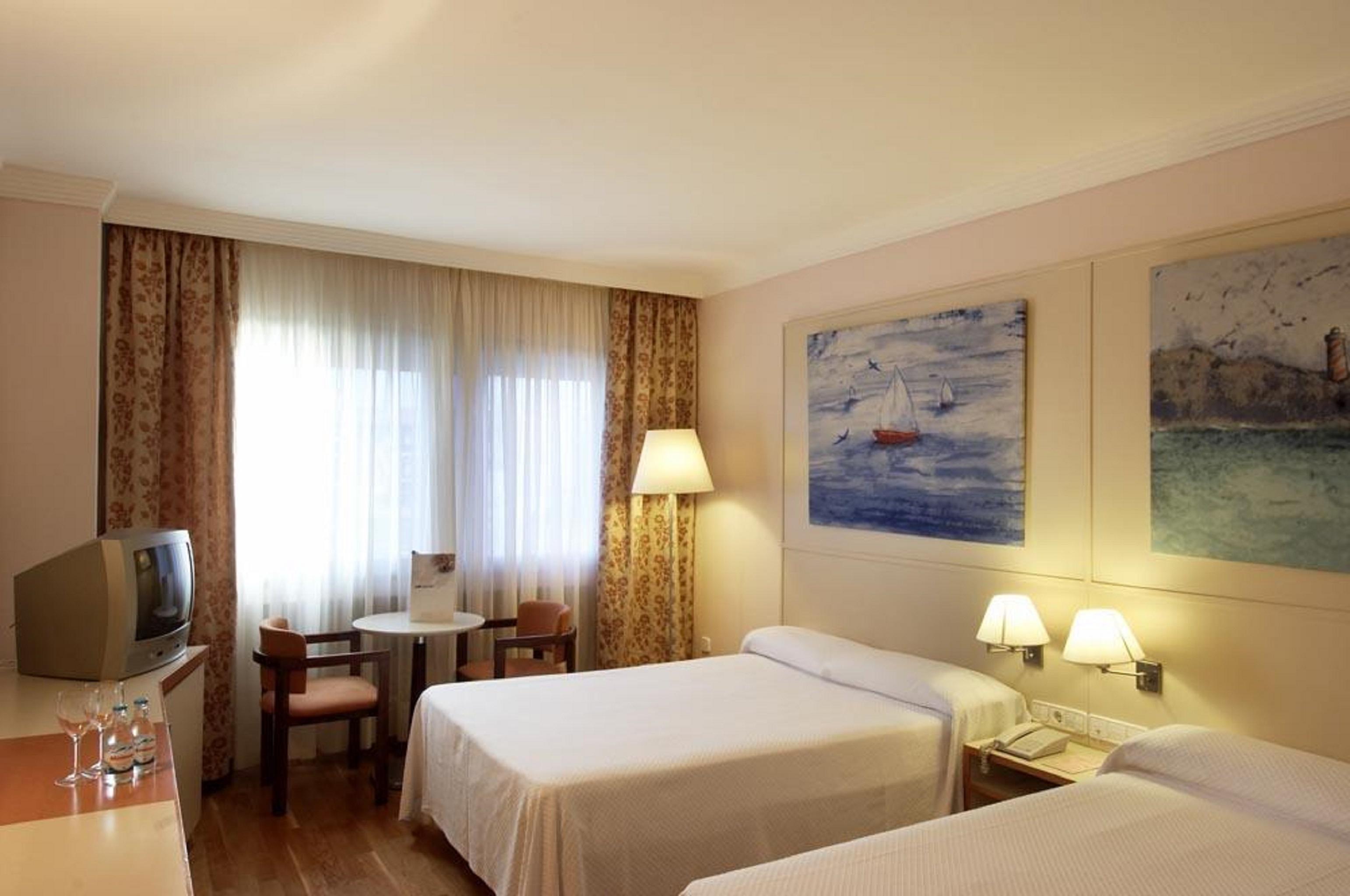 Hotel Urpi Сабадел Екстериор снимка