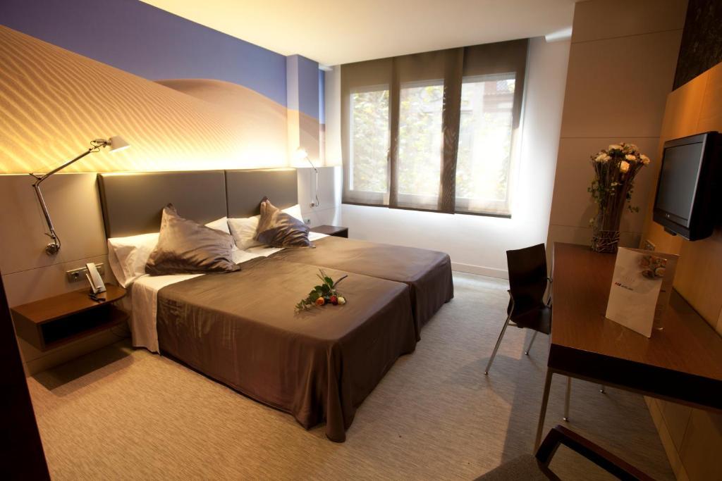 Hotel Urpi Сабадел Екстериор снимка