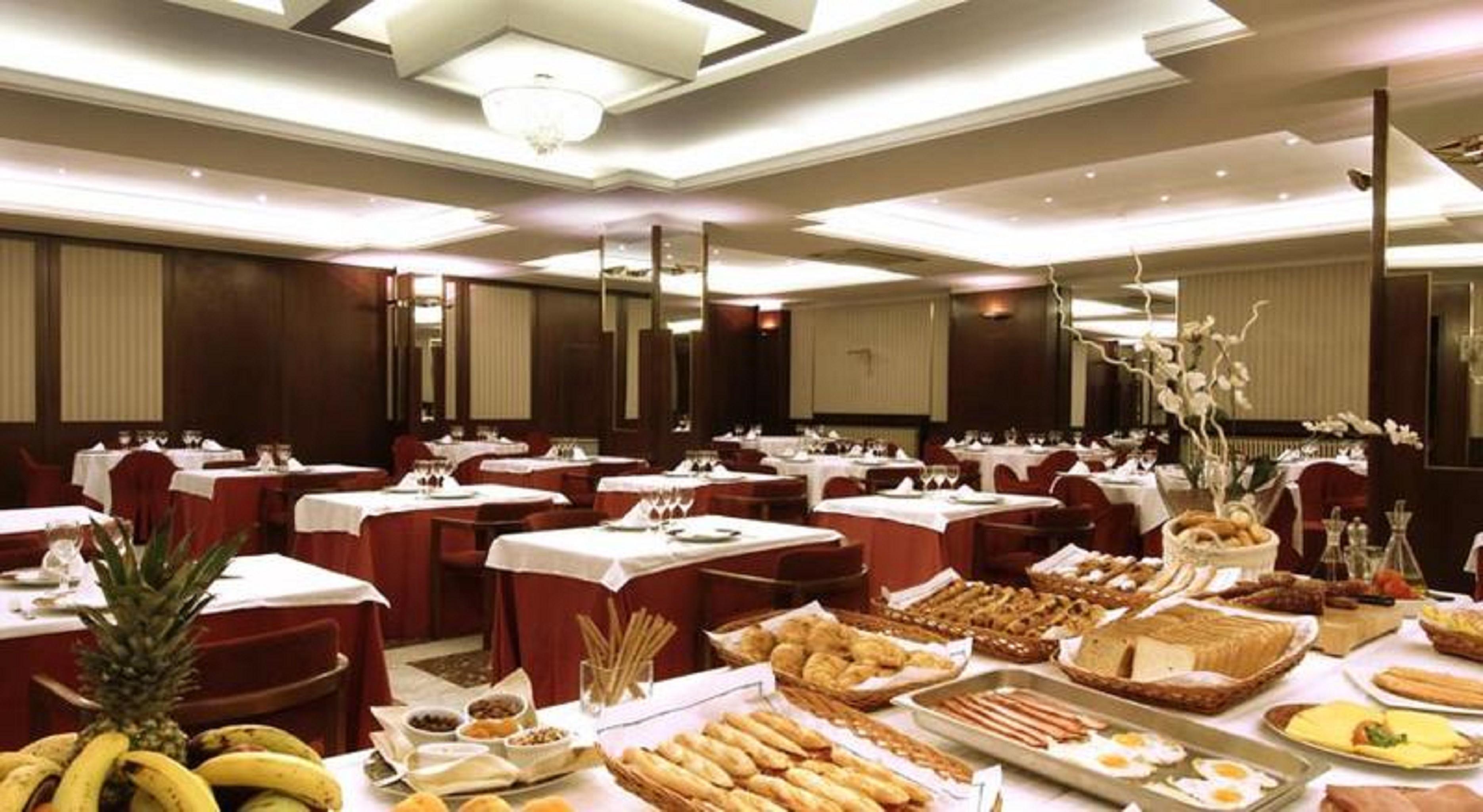 Hotel Urpi Сабадел Екстериор снимка