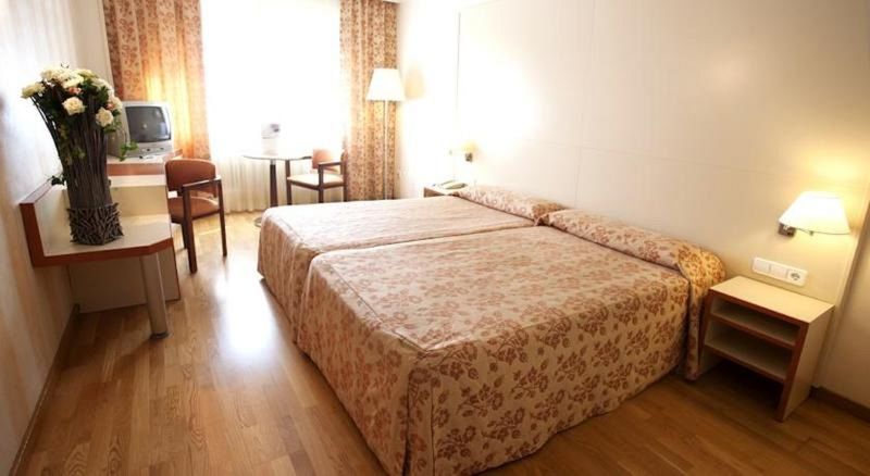 Hotel Urpi Сабадел Екстериор снимка
