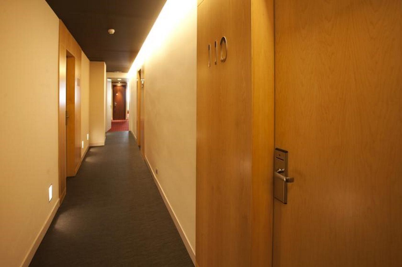 Hotel Urpi Сабадел Екстериор снимка