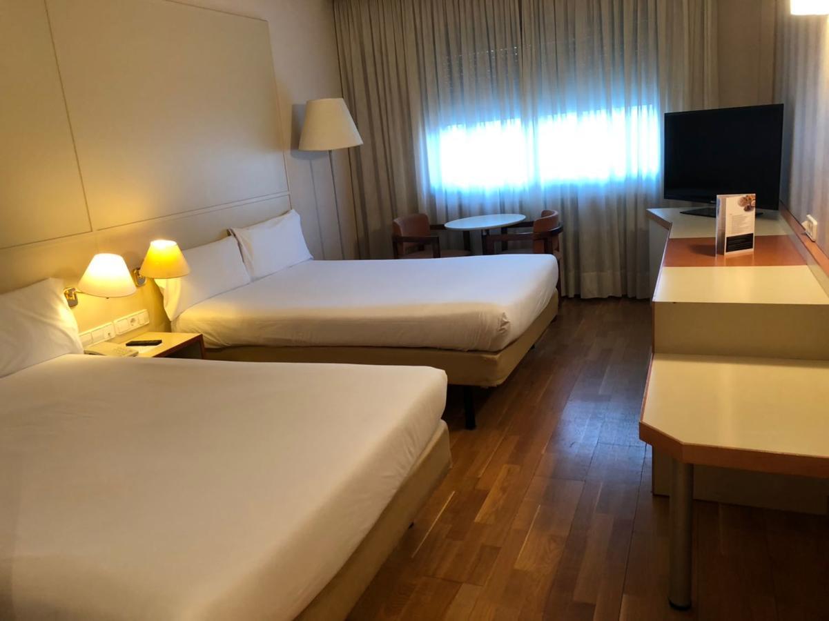 Hotel Urpi Сабадел Екстериор снимка