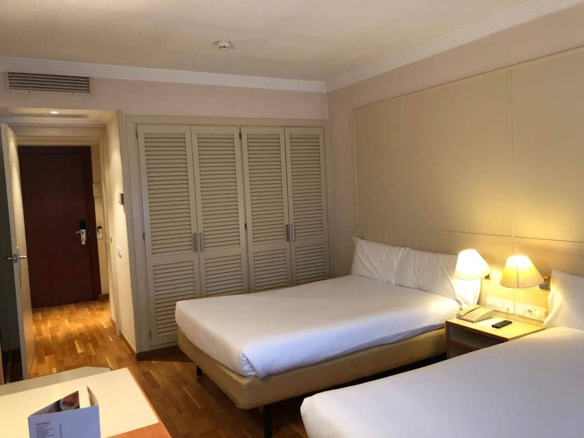 Hotel Urpi Сабадел Екстериор снимка