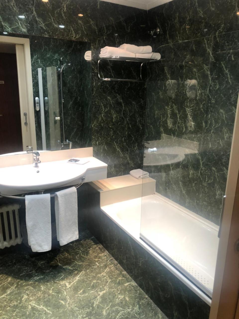Hotel Urpi Сабадел Екстериор снимка
